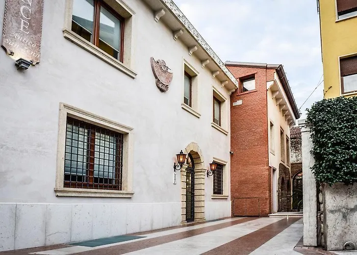 公寓式酒店 Antico San Zeno Centro Storico 4*