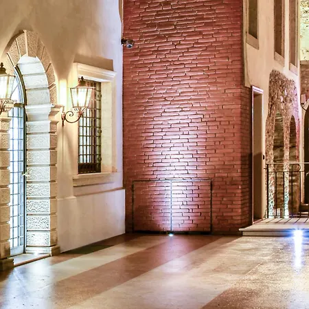 Antico San Zeno Centro Storico 4*